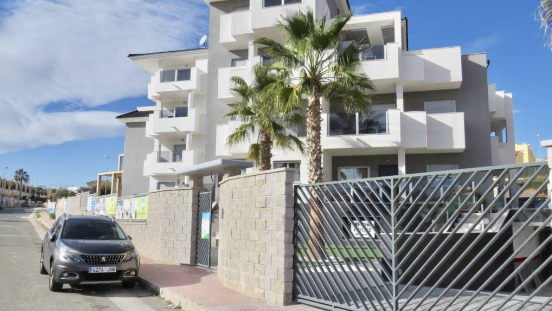 Charming 2-Bedroom Apartment with Pool & Jacuzzi
