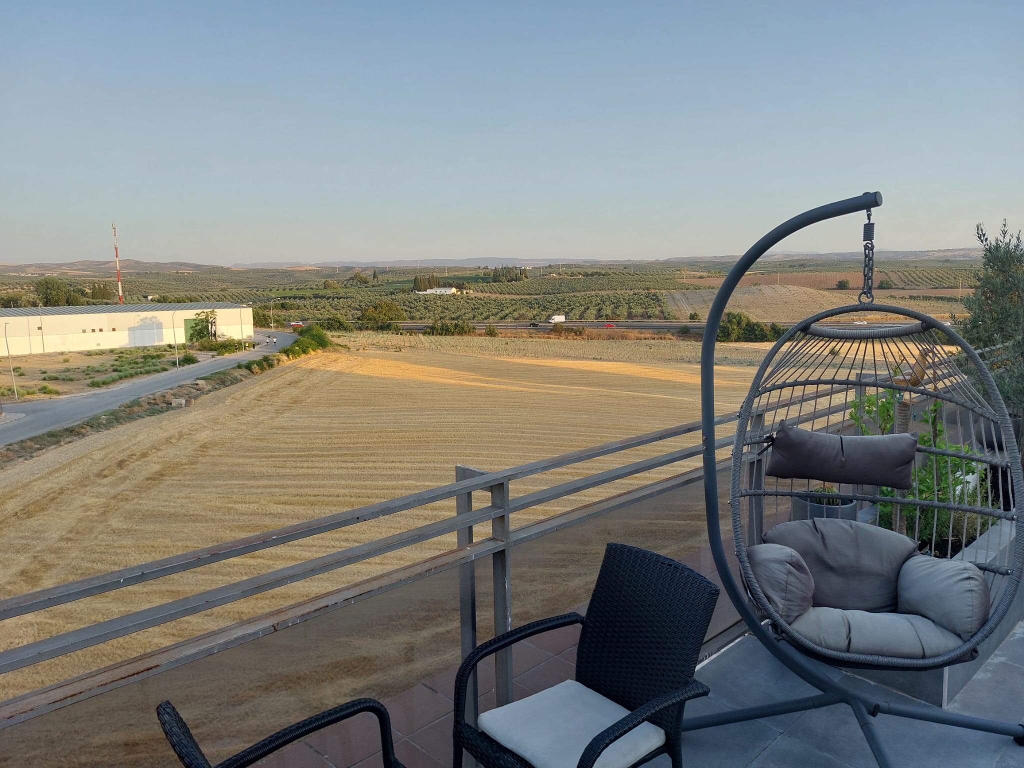 Newly Renovated 3+2 Apartment with Large Balcony – 25 Min from Granada