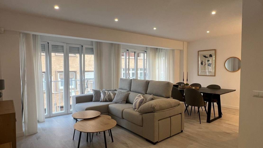 Modern 2-Bedroom, 2-Bathroom Apartment for Sale in Prime Torrevieja Location