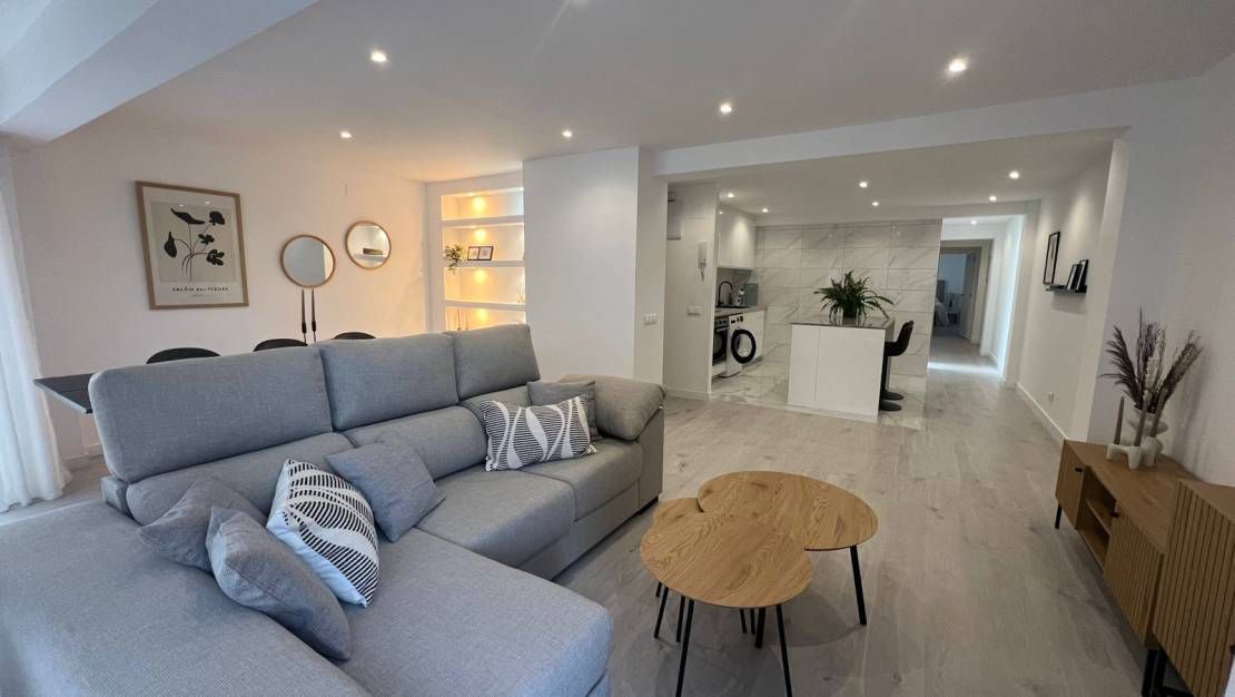 Modern 2-Bedroom, 2-Bathroom Apartment for Sale in Prime Torrevieja Location
