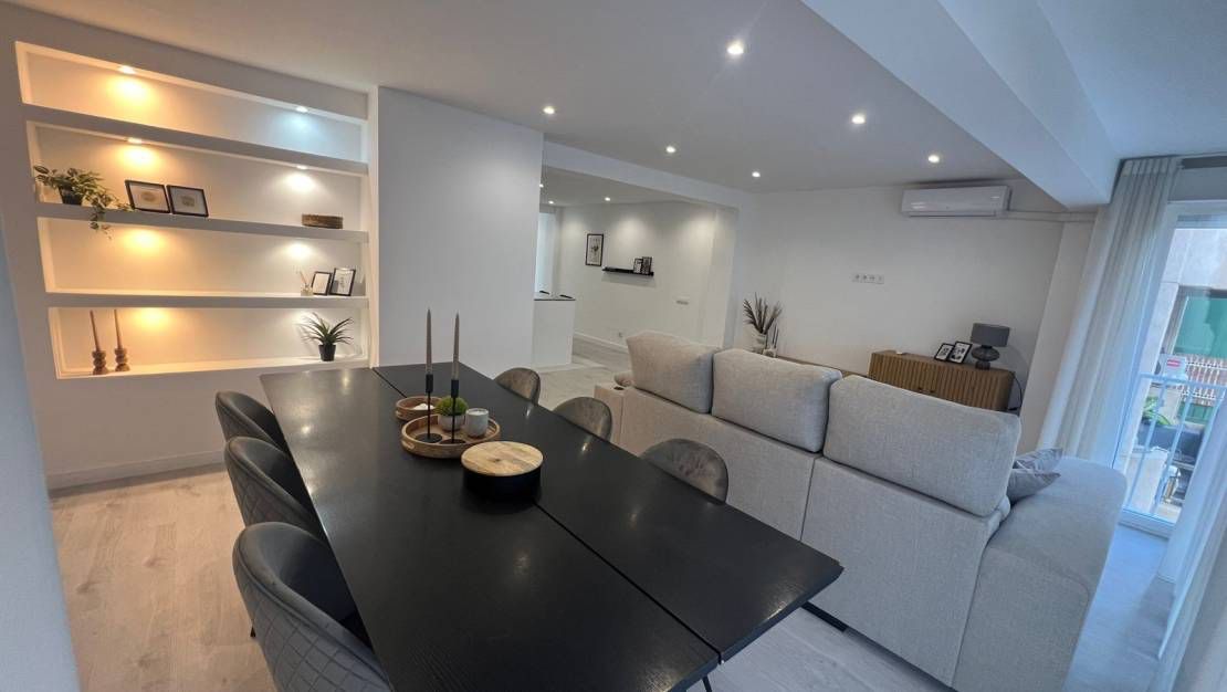 Modern 2-Bedroom, 2-Bathroom Apartment for Sale in Prime Torrevieja Location